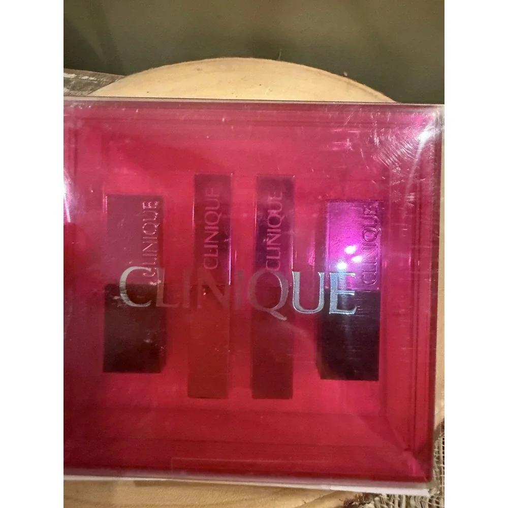 LClinique 4 Pc Lipstick Pop Sampler w/ a bonus‎ red leather lipstick holder